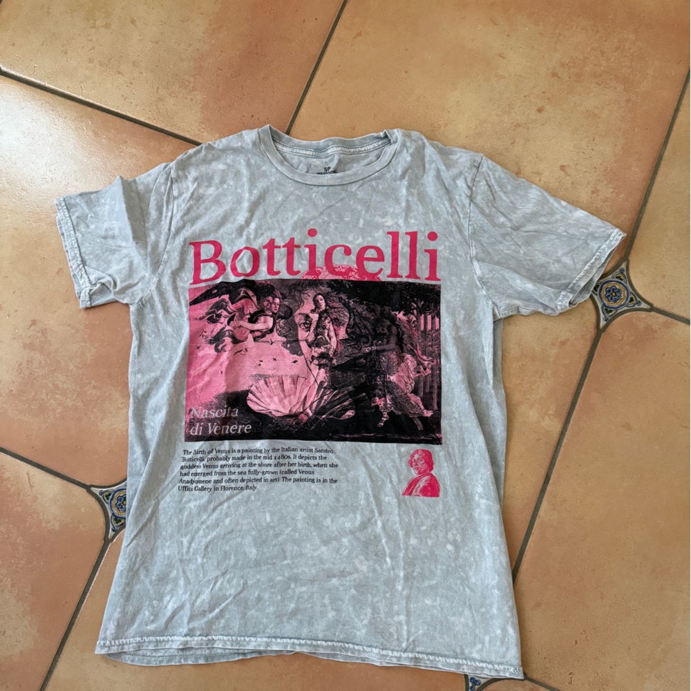 Tilly's Gray Short Sleeve Tee with Graphic Design